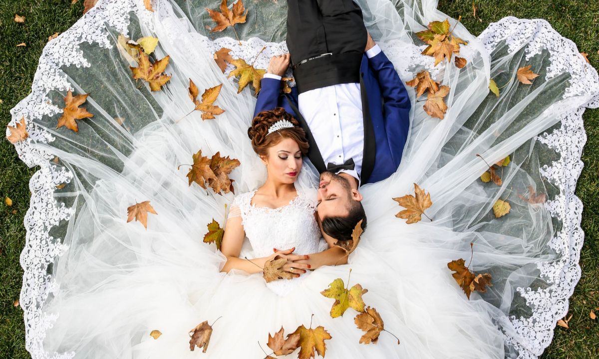 Παντρεύεσαι το φθινόπωρο; 10 σκηνικά που θα απογειώσουν τον γάμο σου