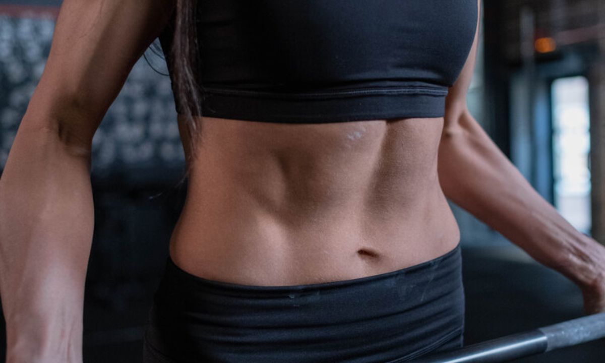 Ένα 15λεπτο πρόγραμμα γυμναστικής υπόσχεται τους πιο γραμμωμένους κοιλιακούς ever