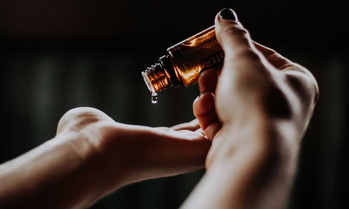 Έλαιο σταφυλιού: Τα οφέλη του στην επιδερμίδα και η σωστή χρήση του