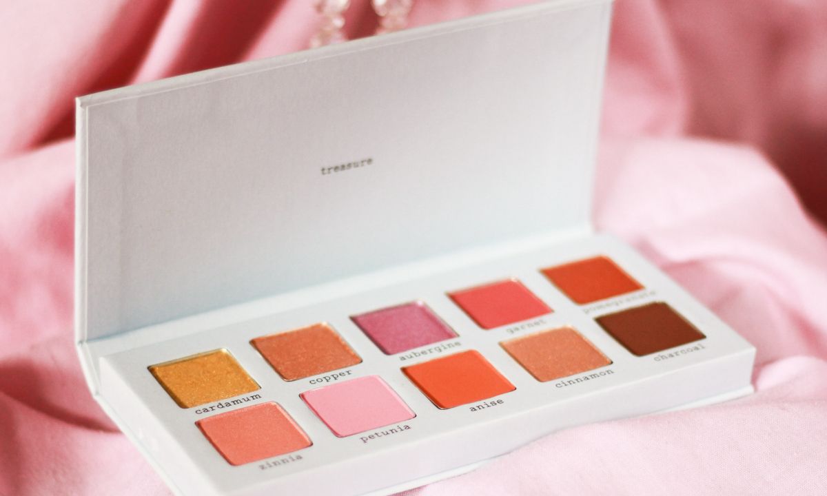 10 παλέτες σκιών για πρωινό και βραδινό μακιγιάζ