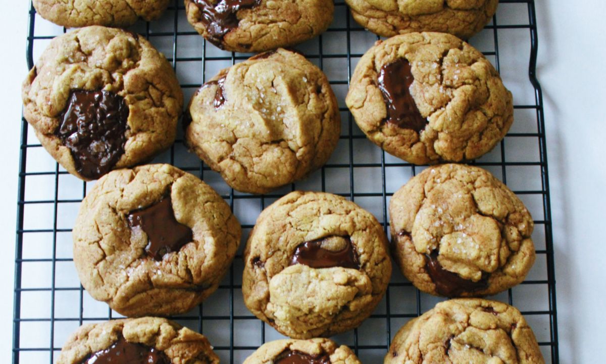 Η συνταγή για μπισκότα με κομμάτια σοκολάτας που έγινε viral στο TikTok