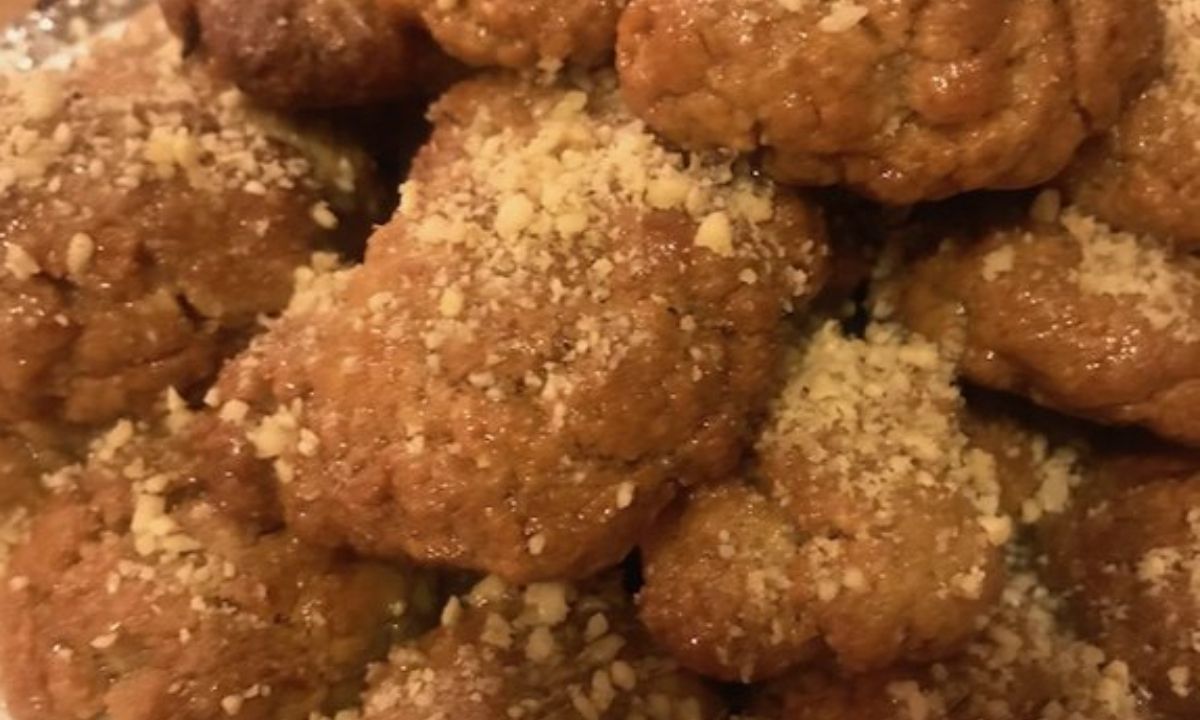 Συνταγή για το πιο νόστιμα μελωμένα μελομακάρονα (Γράφει η Majenco)