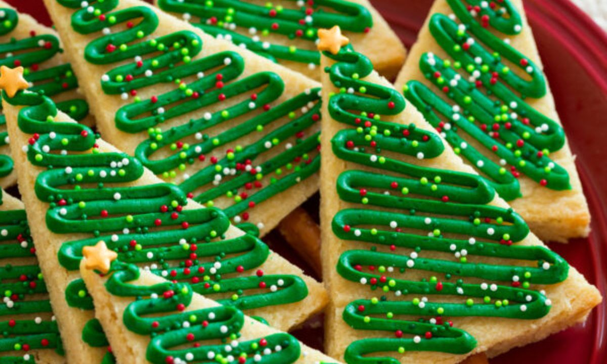 Καιρός να φτιάξεις κι εσύ τα πιο χριστουγεννιάτικα cookies σε σχήμα δέντρου!