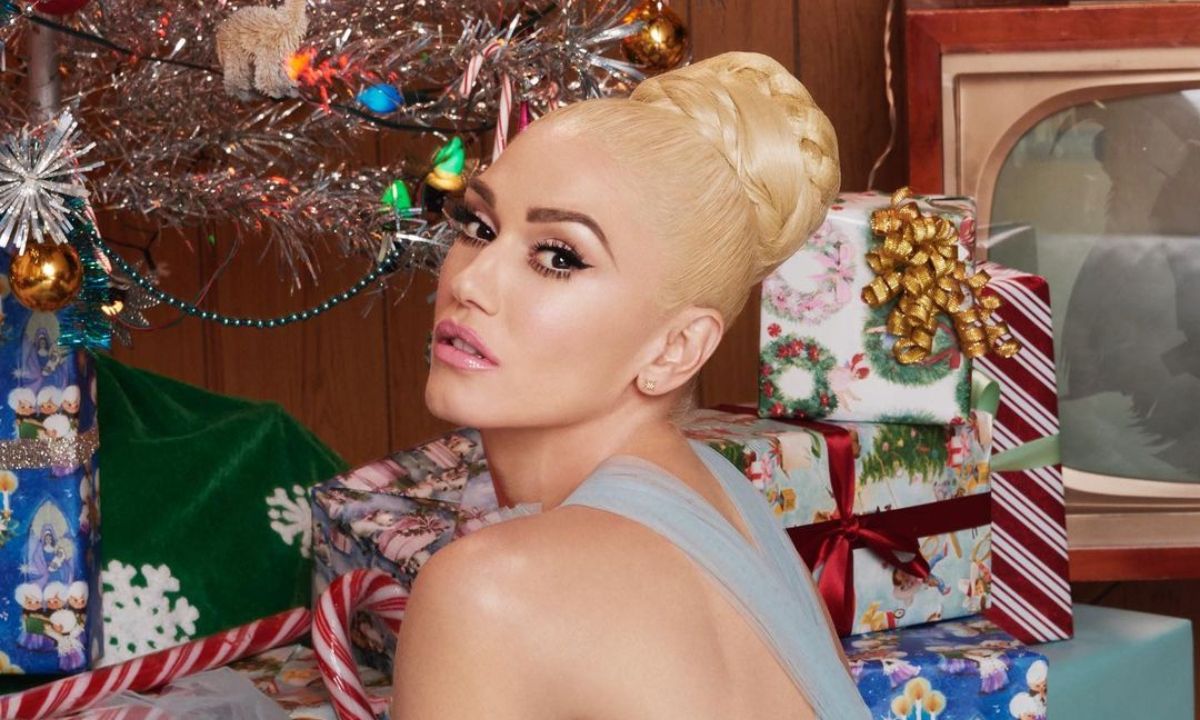 Η Gwen Stefani με WOW κότσο και μακιγιάζ - Ό,τι πρέπει για το χριστουγεννιάτικο ρεβεγιόν