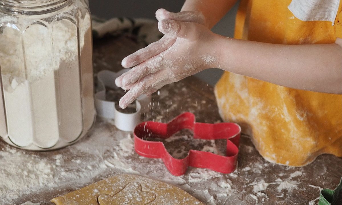 Σπιτικά γιορτινά γλυκά και φαγητά που μπορείτε να φτιάξετε με την οικογένειά σας