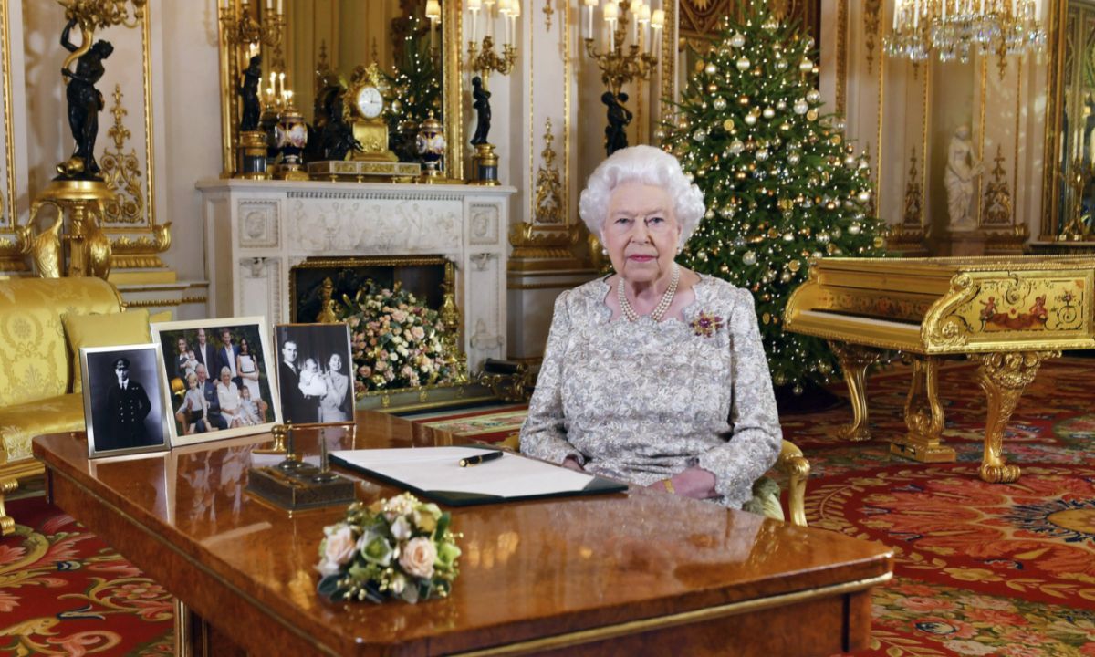 Το «βαρετό» μενού και οι ιδιοτροπίες της Ελισάβετ που επικρατούν κάθε Χριστούγεννα στο παλάτι