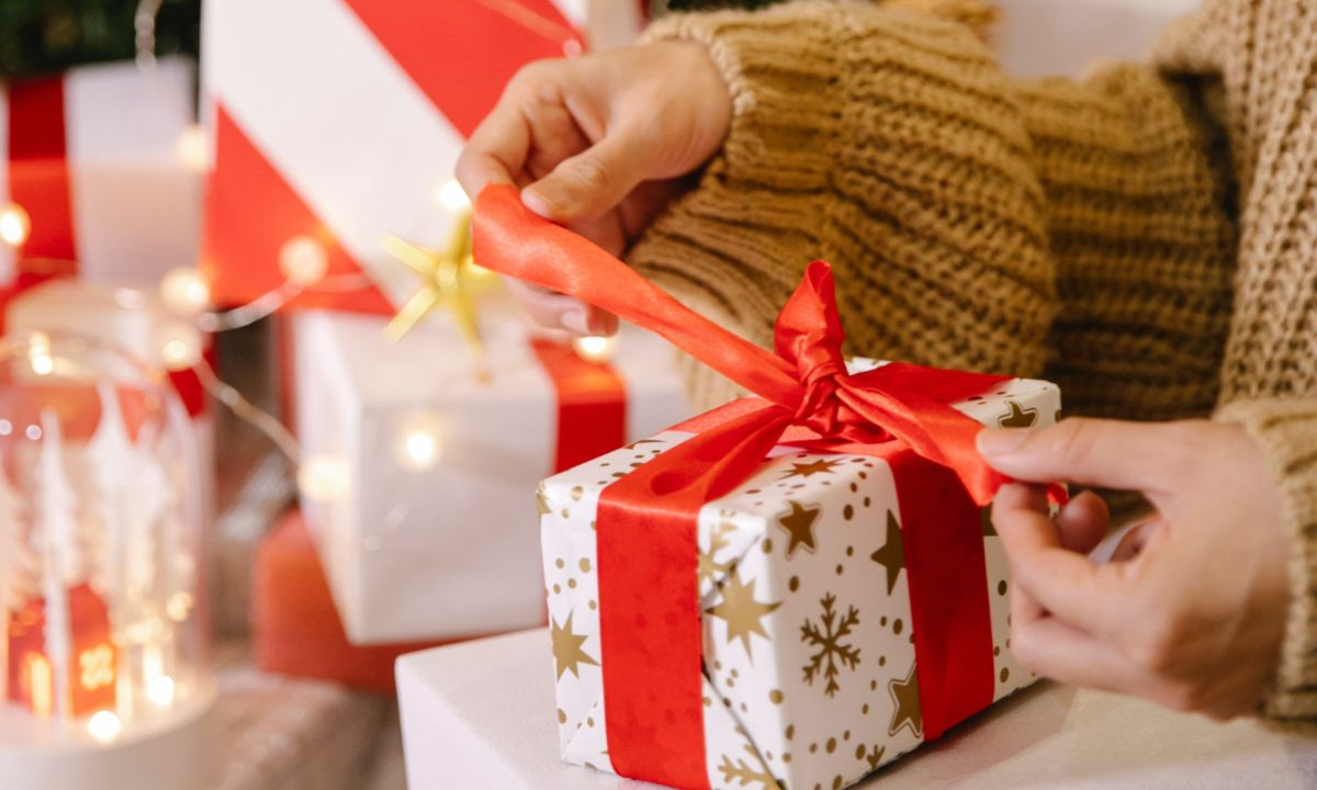 7 οικονομικές προτάσεις για να κάνεις δώρο στην καλύτερή σου φίλη τα Χριστούγεννα