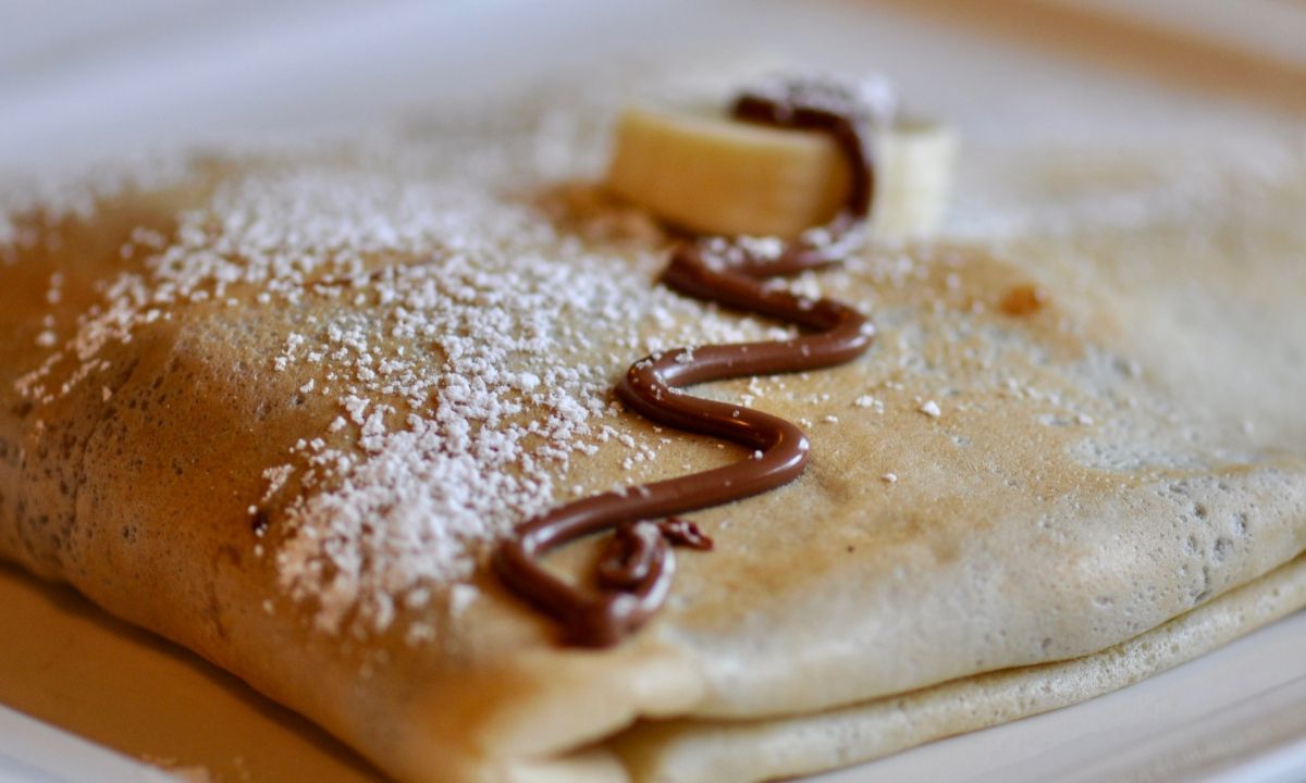 Η πιο εύκολη και γρήγορη συνταγή για κρέπες με σοκολάτα