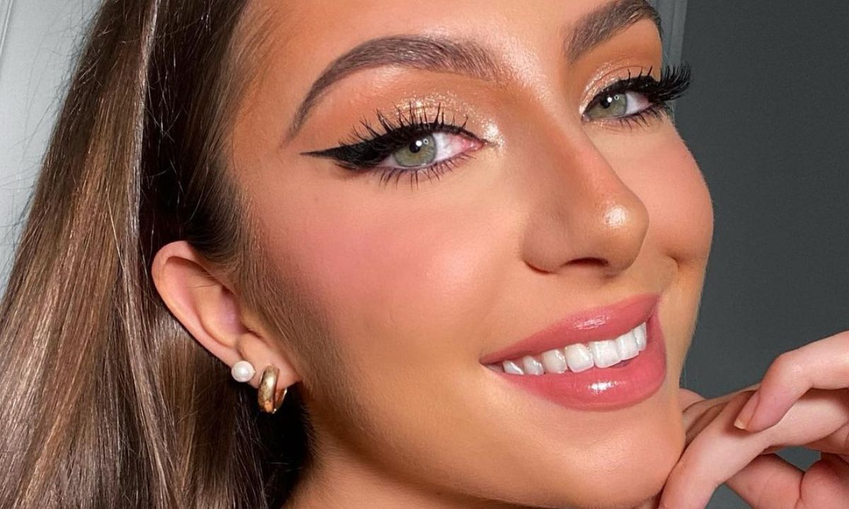 Μάθε πώς να τοποθετείς σωστά τις ψεύτικες βλεφαρίδες σου