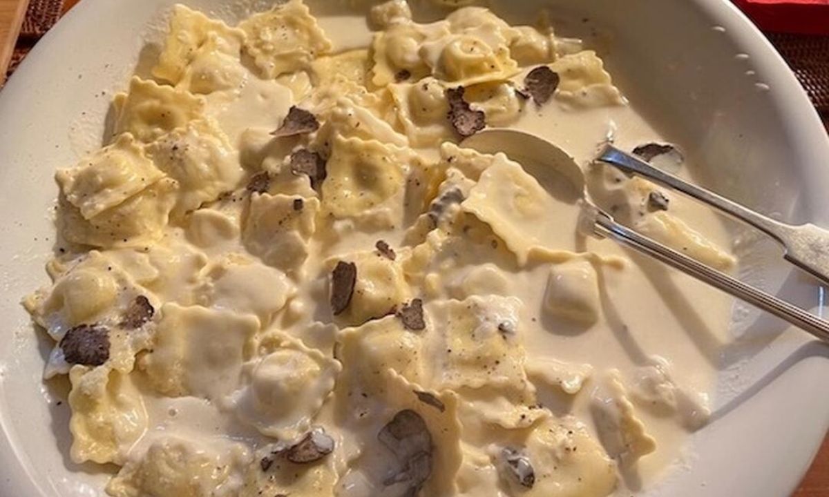 Η πιο γευσιγνωστικά μαγική συνταγή είναι τα γεμιστά Ραβιόλι με τρούφα και τυριά (Γράφει η Majenco)