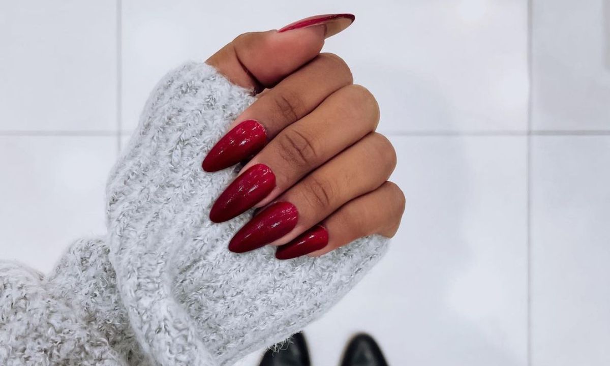 Τα #RedOmbre νύχια είναι η πιο μεγάλη τάση του χειμώνα - 10 μανικιούρ για να τα δοκιμάσεις