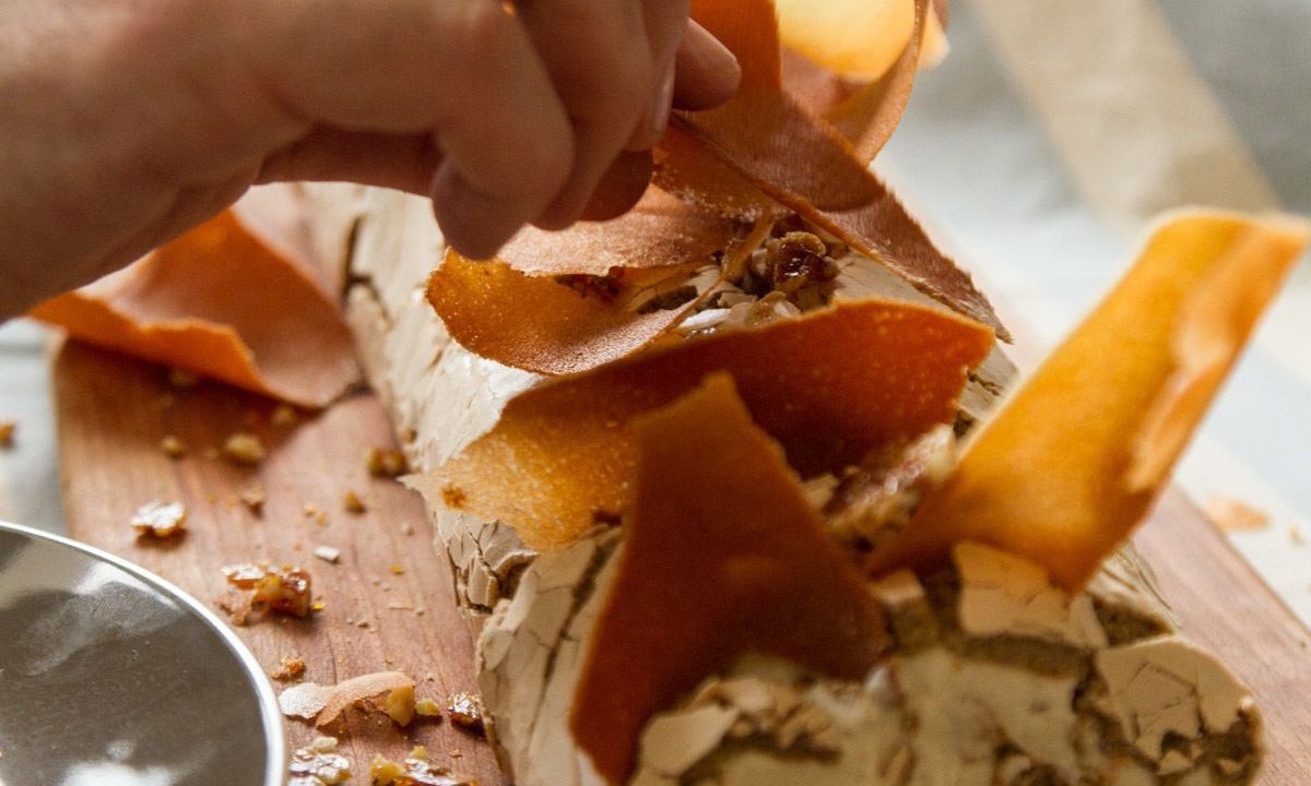 Κορμός μαρέγκας με γέμιση μόκα – Αυτό το γλυκό πρέπει να το δοκιμάσετε