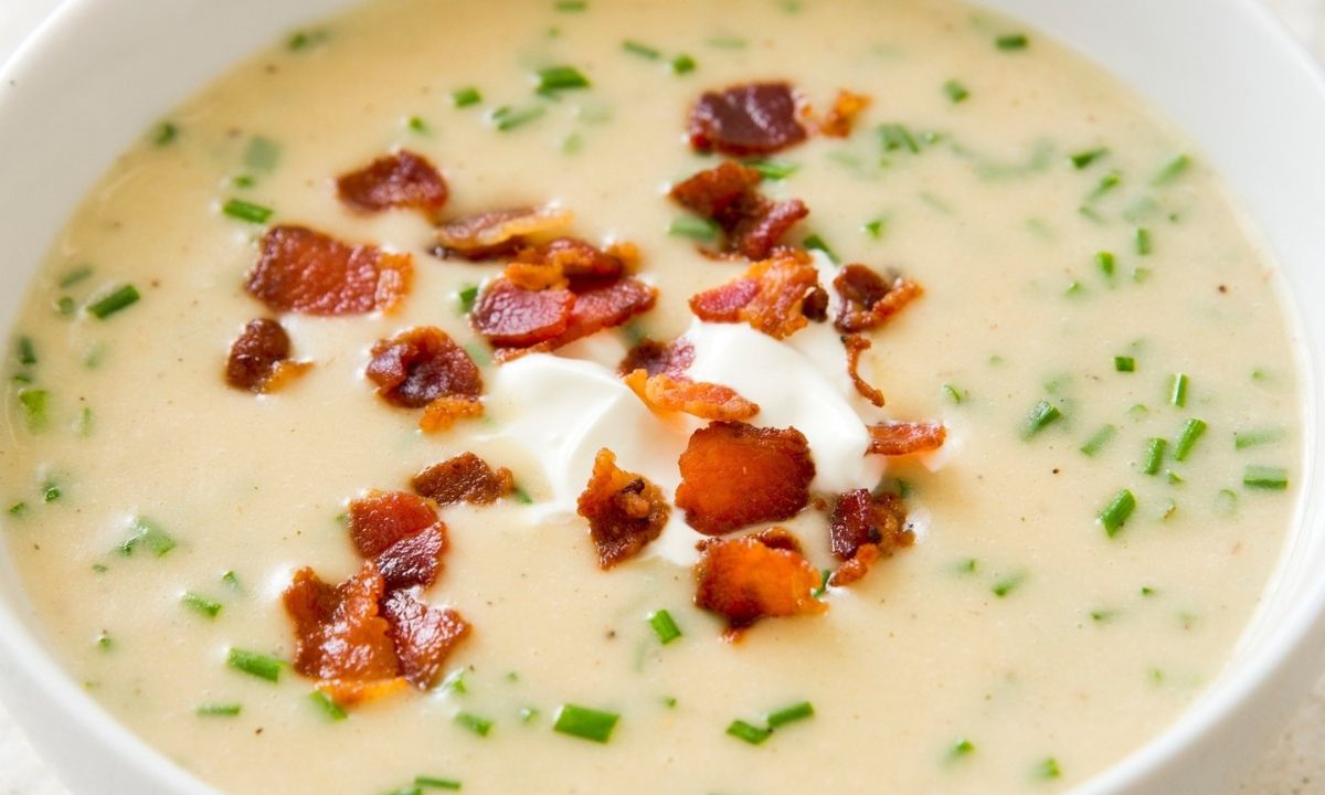 Πατατόσουπα με μπέικον και cheddar! Η πιο yummy συνταγή για ν’ αντιμετωπίσεις το τσουχτερό κρύο