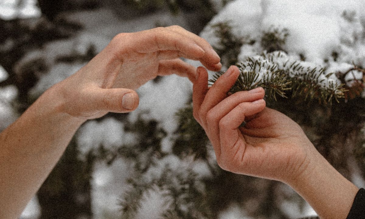 3 tips για να ανακουφίσεις τα σκασμένα από το κρύο χέρια σου