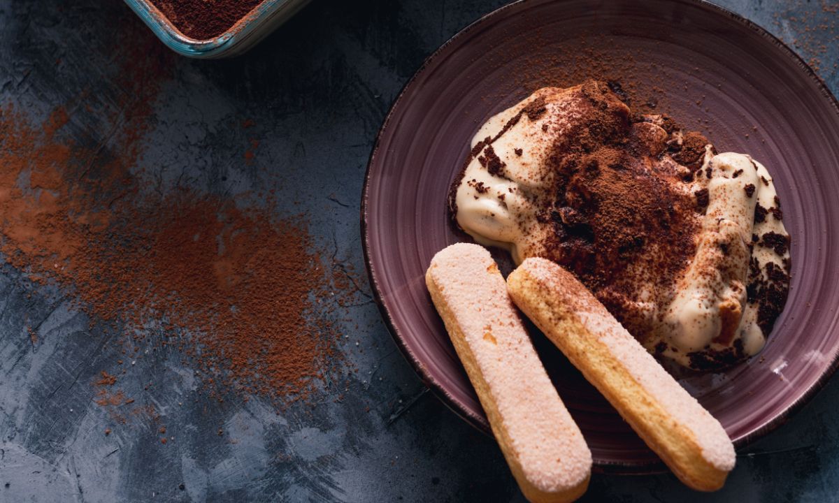 Η συνταγή για το απόλυτο τιραμισού και πώς θα το σερβίρεις σωστά