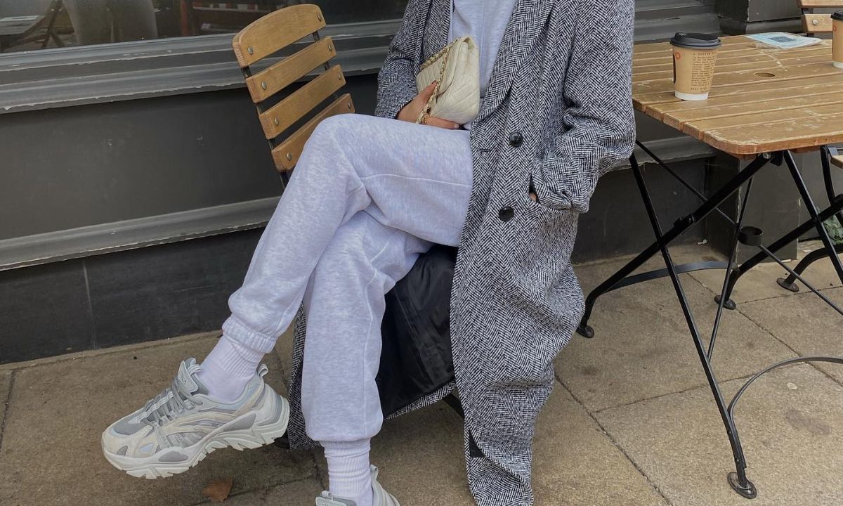 Τα λευκά old school sneakers είναι και πάλι τάση (+10 για εσένα)