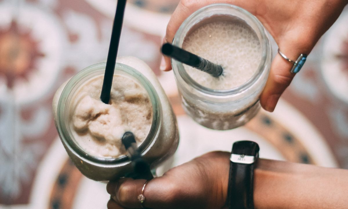 Το banana smoothie με τα 3 υλικά που βάζει τέλος στη δυσκοιλιότητα