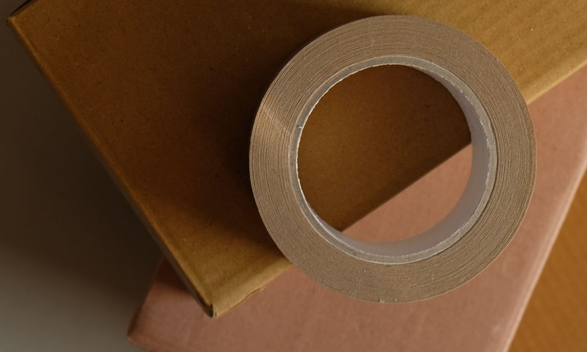 Ο πιο περίεργος τρόπος χρήσης της κολλητικής ταινίας