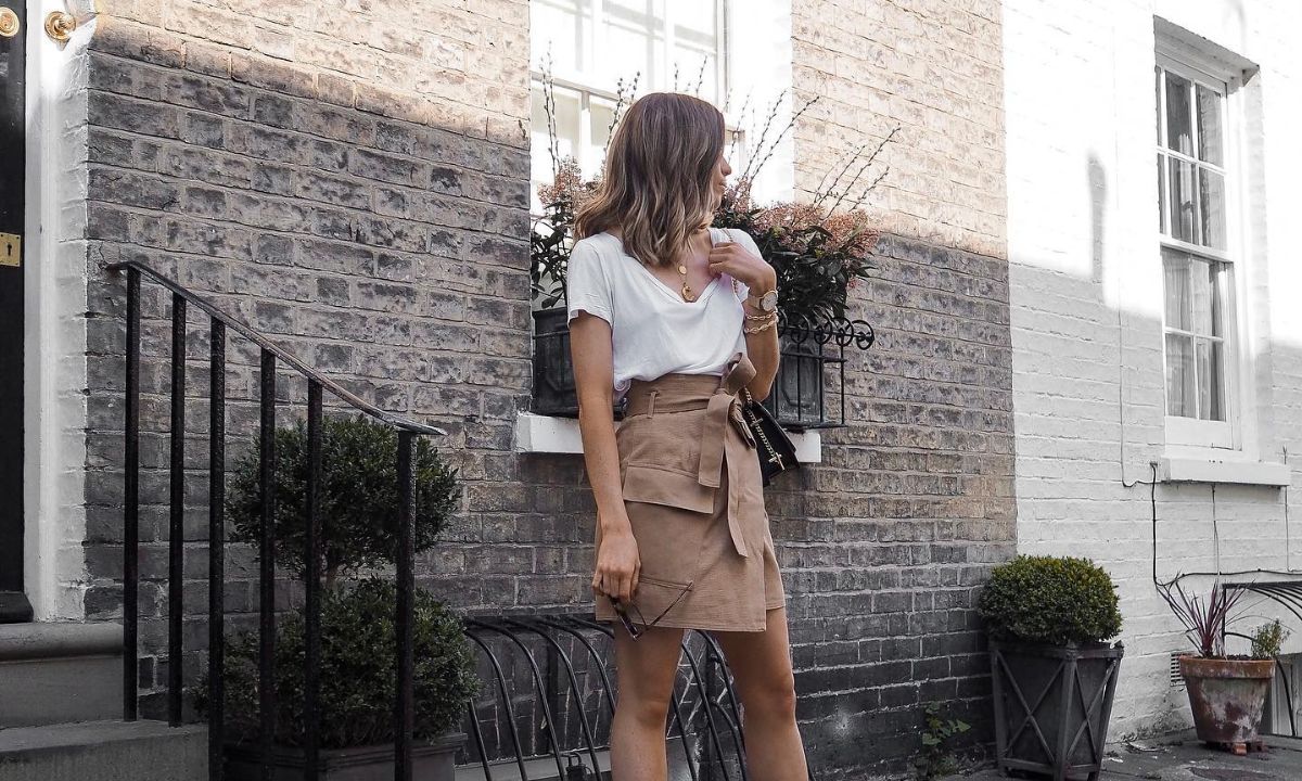 6 T-shirts με λαιμόκοψη v-neck για να αγοράσεις τώρα και να φοράς για πάντα