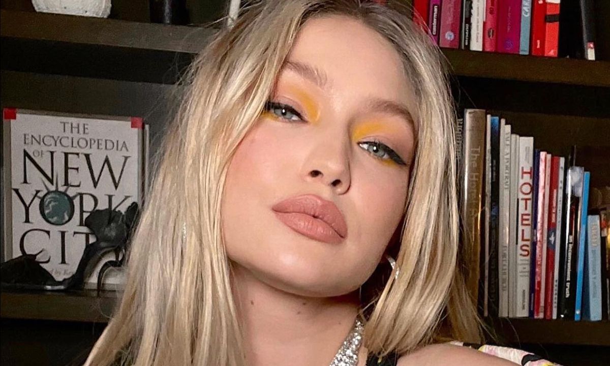 Όλοι οι τρόποι για να φορέσεις κι εσύ την κίτρινη σκιά σου