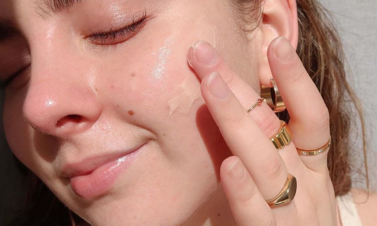 10 αντηλιακά που δεν αφήνουν ίχνος λιπαρότητας στο δέρμα