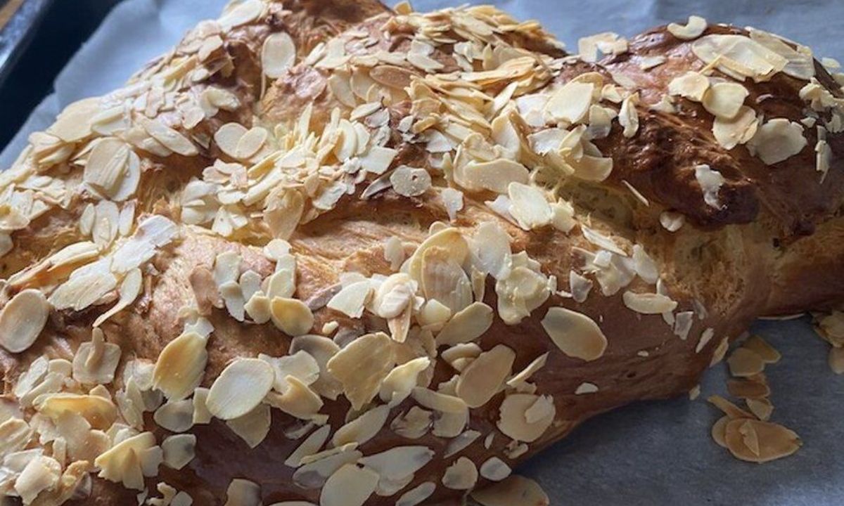 Συνταγή για το απόλυτο μαστιχωτό τσουρέκι (Γράφει η Majenco)