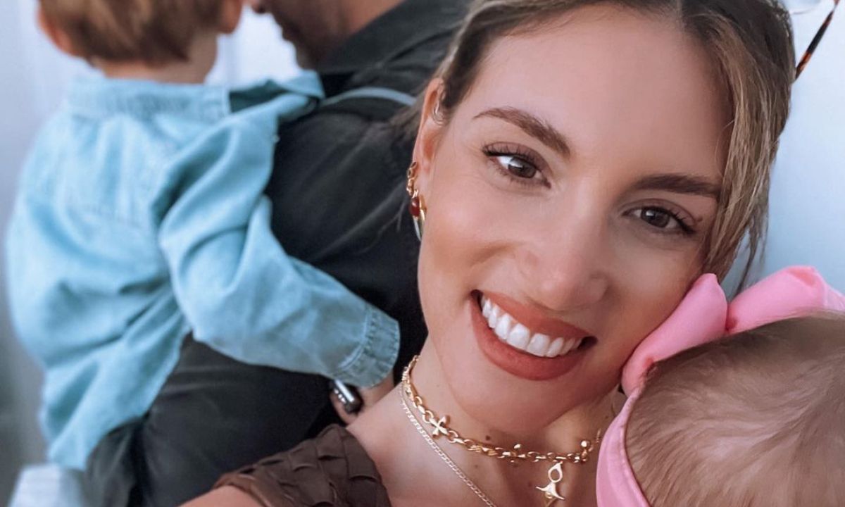 Η Οικονομάκου ποζάρει με τη μαμά της και όλοι βλέπουν τη μεγάλη ομοιότητα