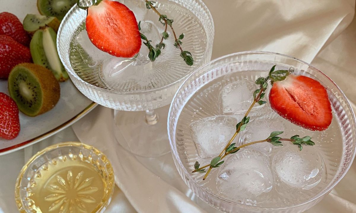 6 ροφήματα που ενυδατώνουν περισσότερο και από το νερό