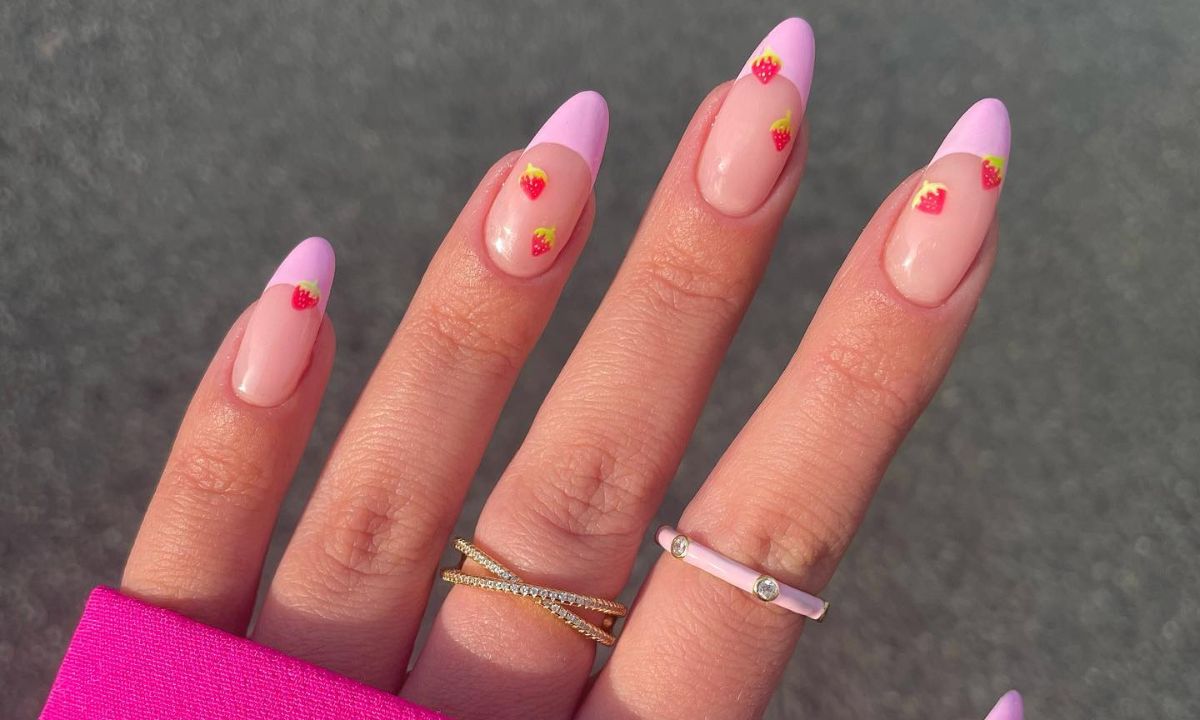 Φράουλες: 10 nail art με το πιο γλυκό φρούτο της εποχής
