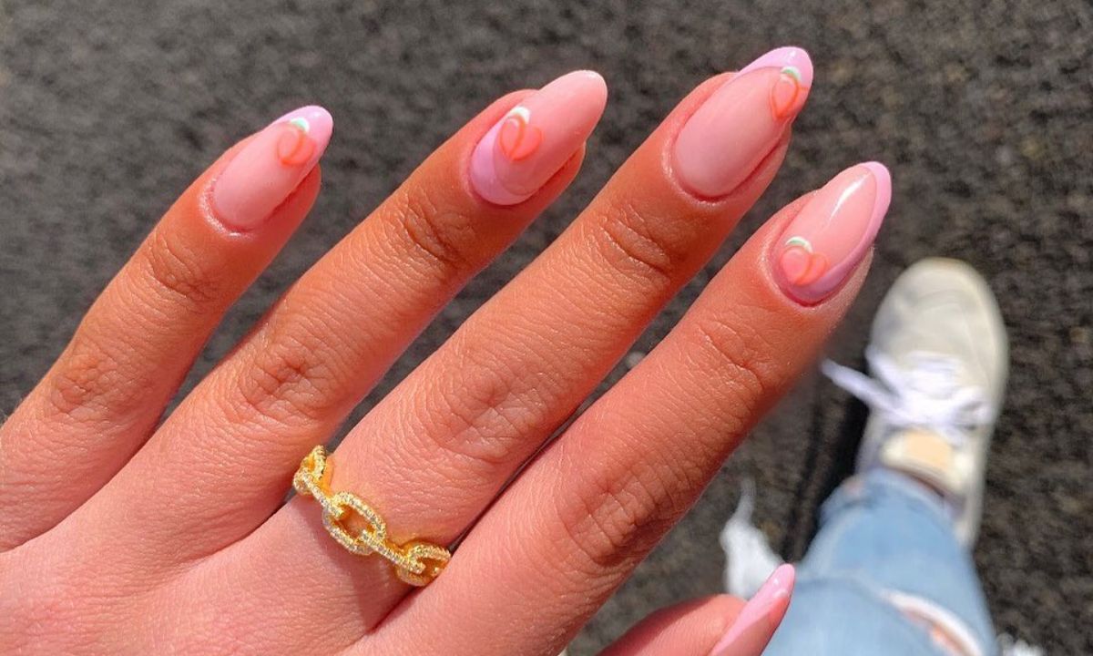 Peachy nails: Το ροδακινί είναι too fresh και έχουμε 8 μανικιούρ για σένα