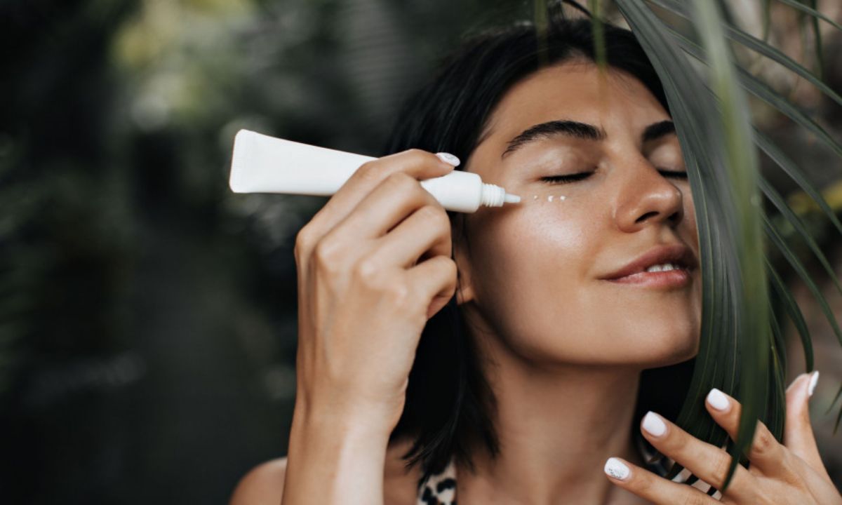 Ξέχασε για λίγο το make up – 10 αντηλιακά με χρώμα είναι η λύση για το καλοκαίρι