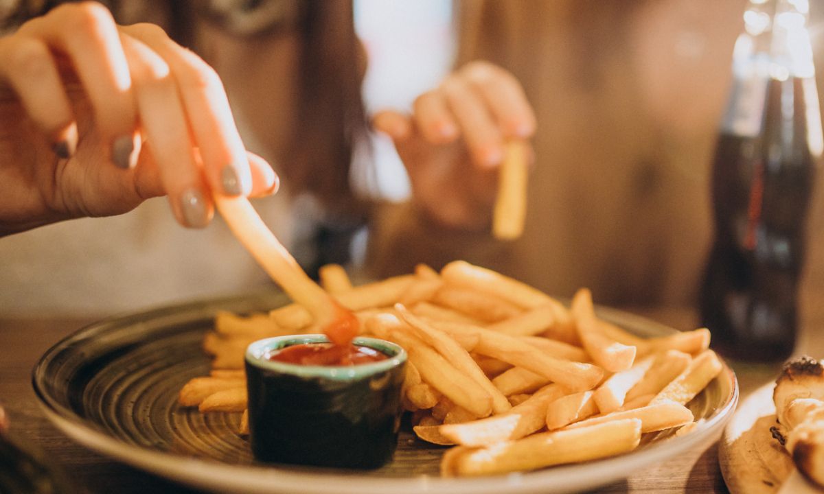 2 ειδικοί εξηγούν πώς να αντιμετωπίσεις τις διατροφικές διαταραχές