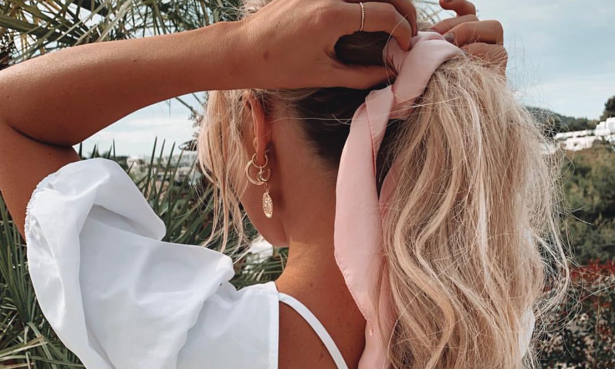 5 τρόποι να φορέσεις το μαντήλι στα μαλλιά το καλοκαίρι