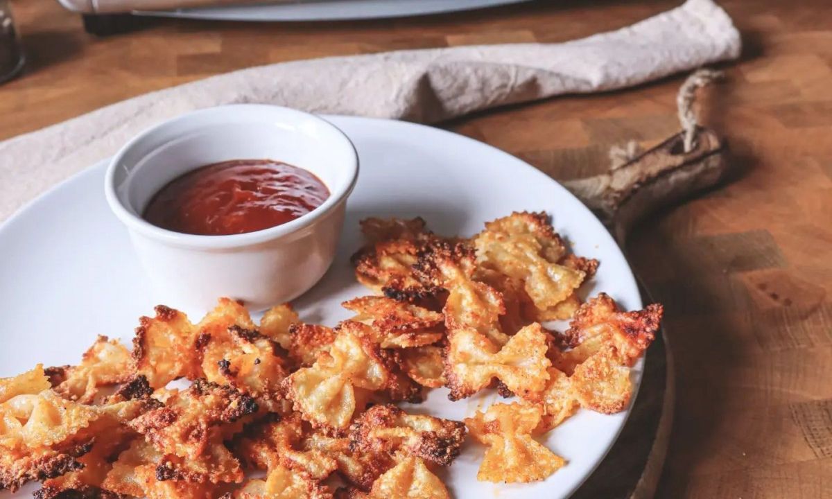 Τσιπς ζυμαρικών: Η απόλυτη συνταγή για το viral σνακ του TikTok