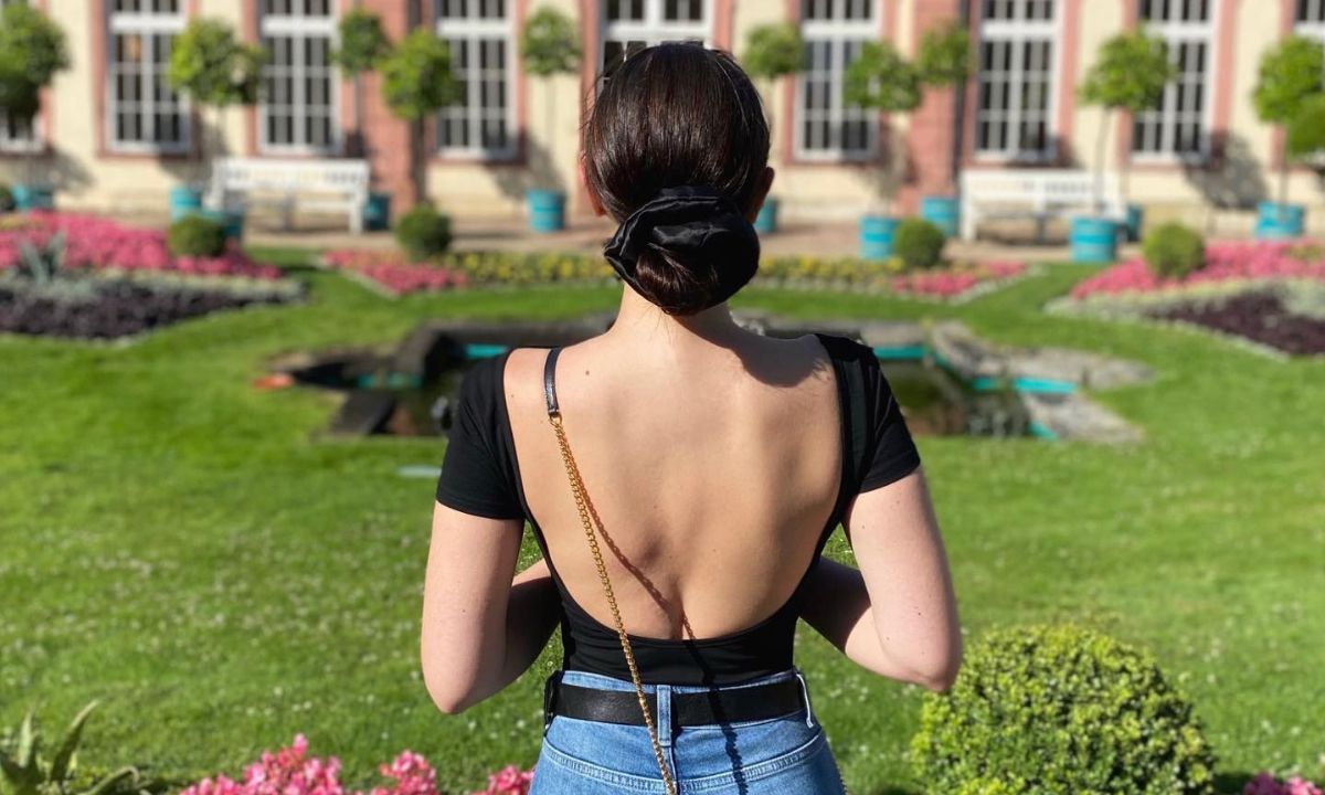 5 χτενίσματα και 5 scrunchies για τις πιο εντυπωσιακές εμφανίσεις του καλοκαιριού