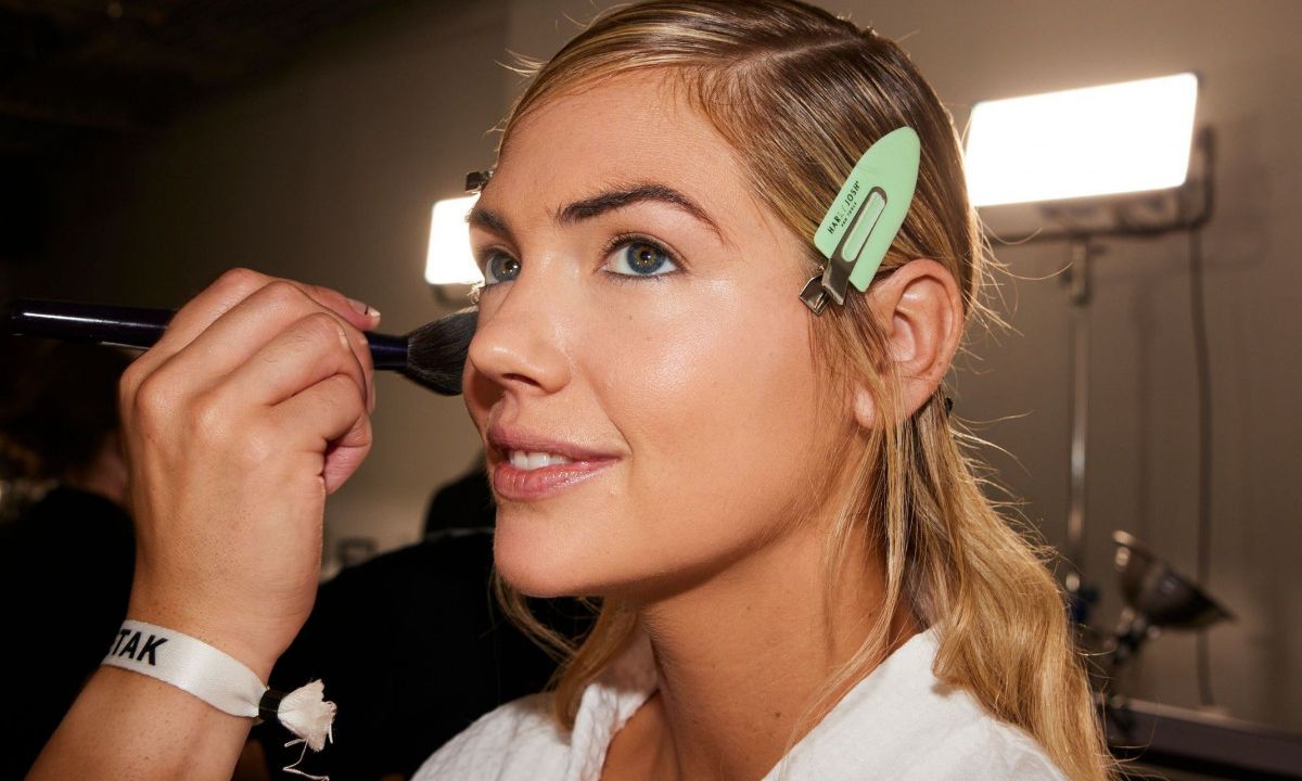 5 μυστικά για να φορέσεις σωστά το highlighter