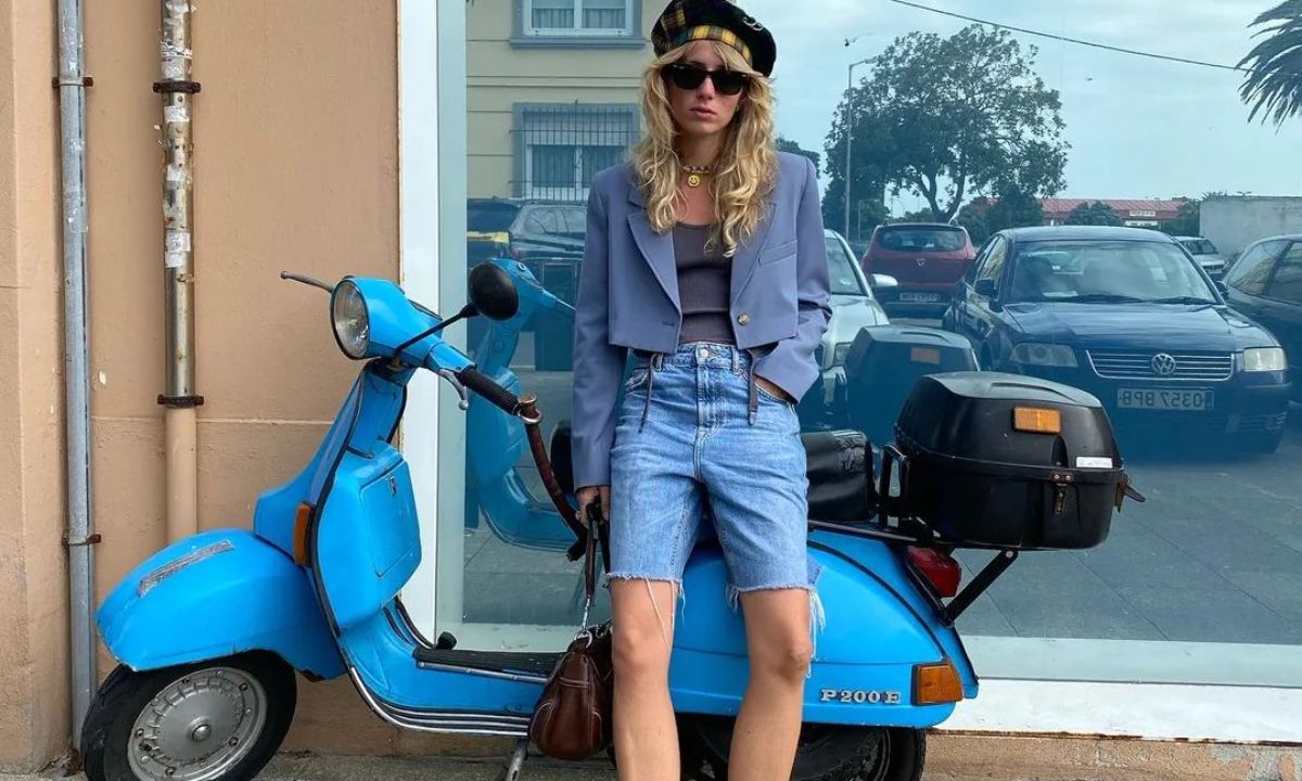 H νέα τάση του καλοκαιριού είναι τα jorts και θα την λατρέψει κάθε γυναίκα