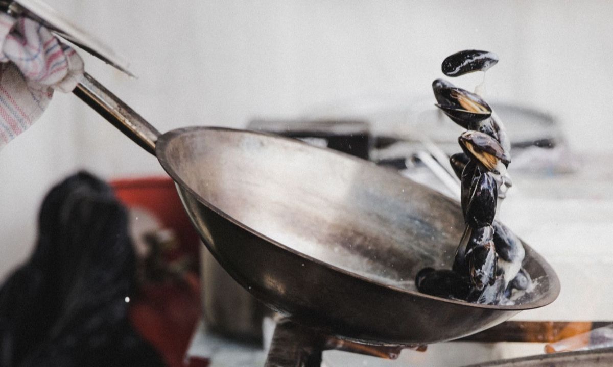 Τα μύδια θέλουν τρόπο στο καθάρισμα ειδικά αν δεν διαθέτεις πιρούνι