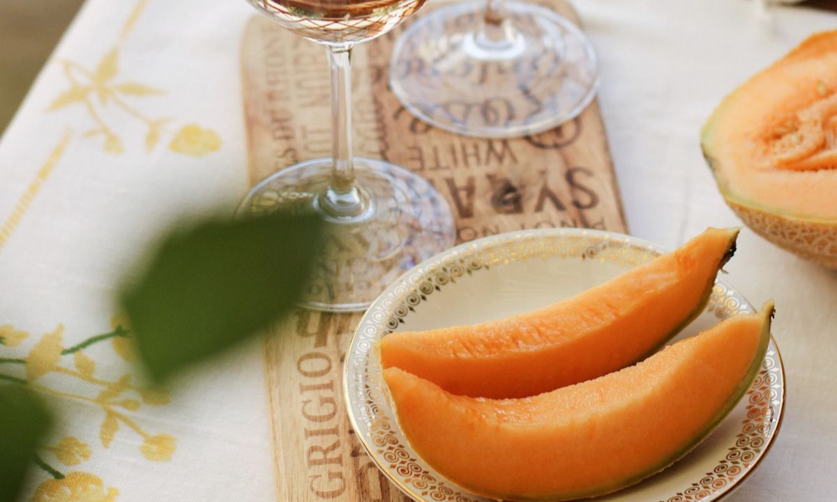 Γιατί πάντα πρέπει να πλένεις καλά το πεπόνι και το καρπούζι πριν τα φας