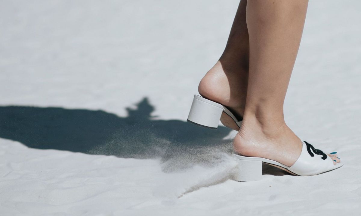 Οδηγός αγοράς: Τα πιο άνετα παπούτσια που θα φορέσεις στους γάμους του καλοκαιριού