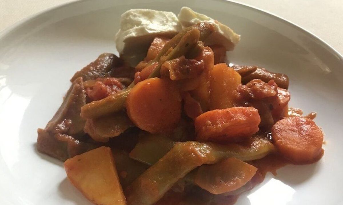 Το απόλυτο καλοκαιρινό υγιεινό φαγητό είναι τα φασολάκια λαδερά (Γράφει η Majenco)