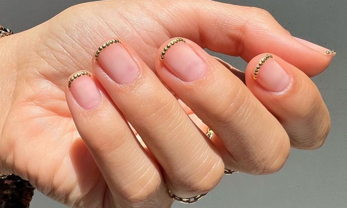 Nail slugging: Το νέο TikTok hack υπόσχεται νύχια που δεν σπάνε ούτε ξεφλουδίζουν