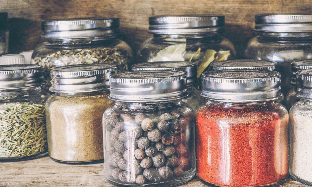 Έτσι θα αξιοποιήσεις τα ληγμένα μπαχαρικά στο ντουλάπι