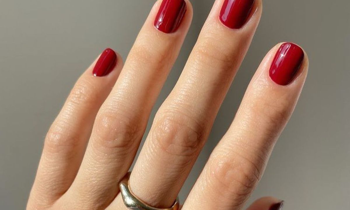 5 μπορντό βερνίκια και 5 μανικιούρ για το φθινόπωρο (photos)