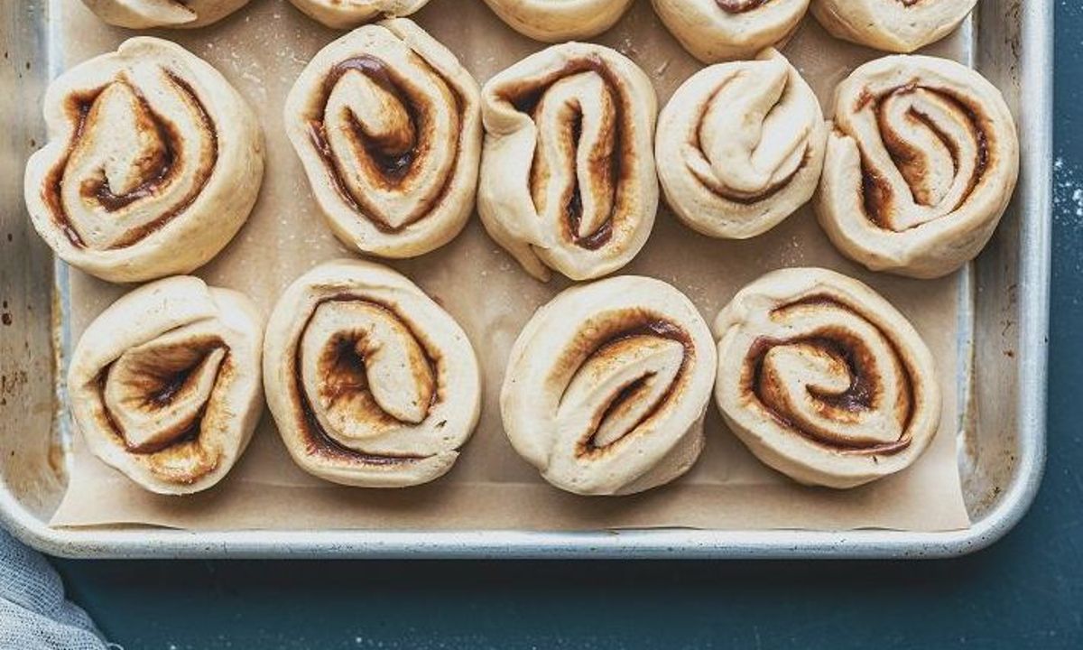 Τα ρολάκια κανέλας είναι και πάλι trend και βρήκαμε την πιο εύκολη συνταγή