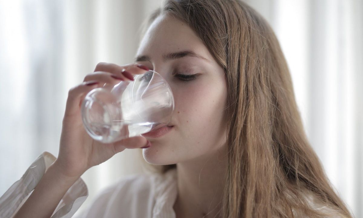 Ξέρεις πόσο νερό πρέπει να πίνεις; Με αυτή την εξίσωση θα μάθεις ακριβώς…