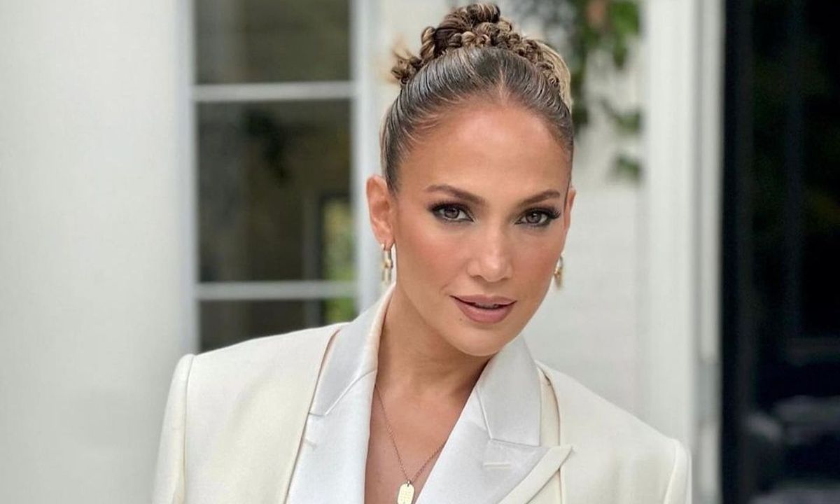 Το μανικιούρ της Jennifer Lopez συνδυάζει τις μεγαλύτερες τάσεις