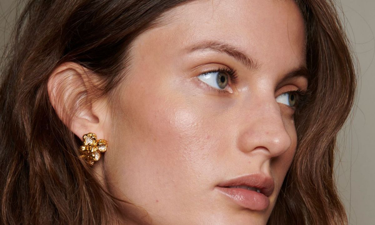 Contouring με πιρούνι: Το νέο κόλπο του TikTok "δουλεύει" τέλεια