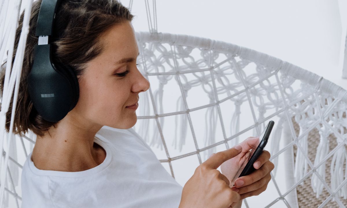 Τα 3 καλύτερα Podcasts που αξίζει να ακούσεις στο Spotify
