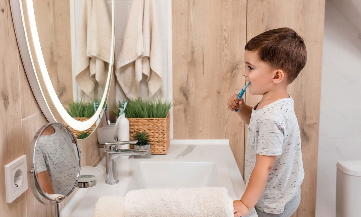 Εύκολοι τρόποι για να μάθει το παιδί να πλένει τα δόντια του